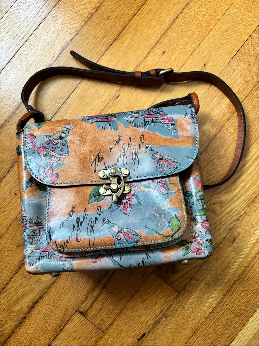 Patricia Nash Beautiful Girl
Leandra Crossbody